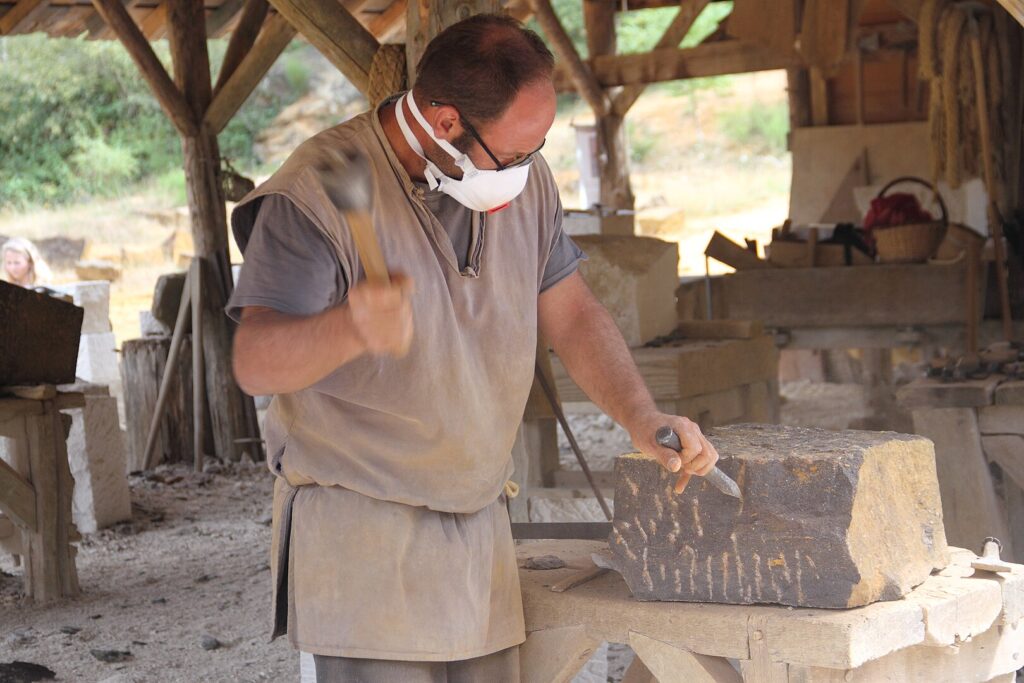 Stonemason at Guedelon