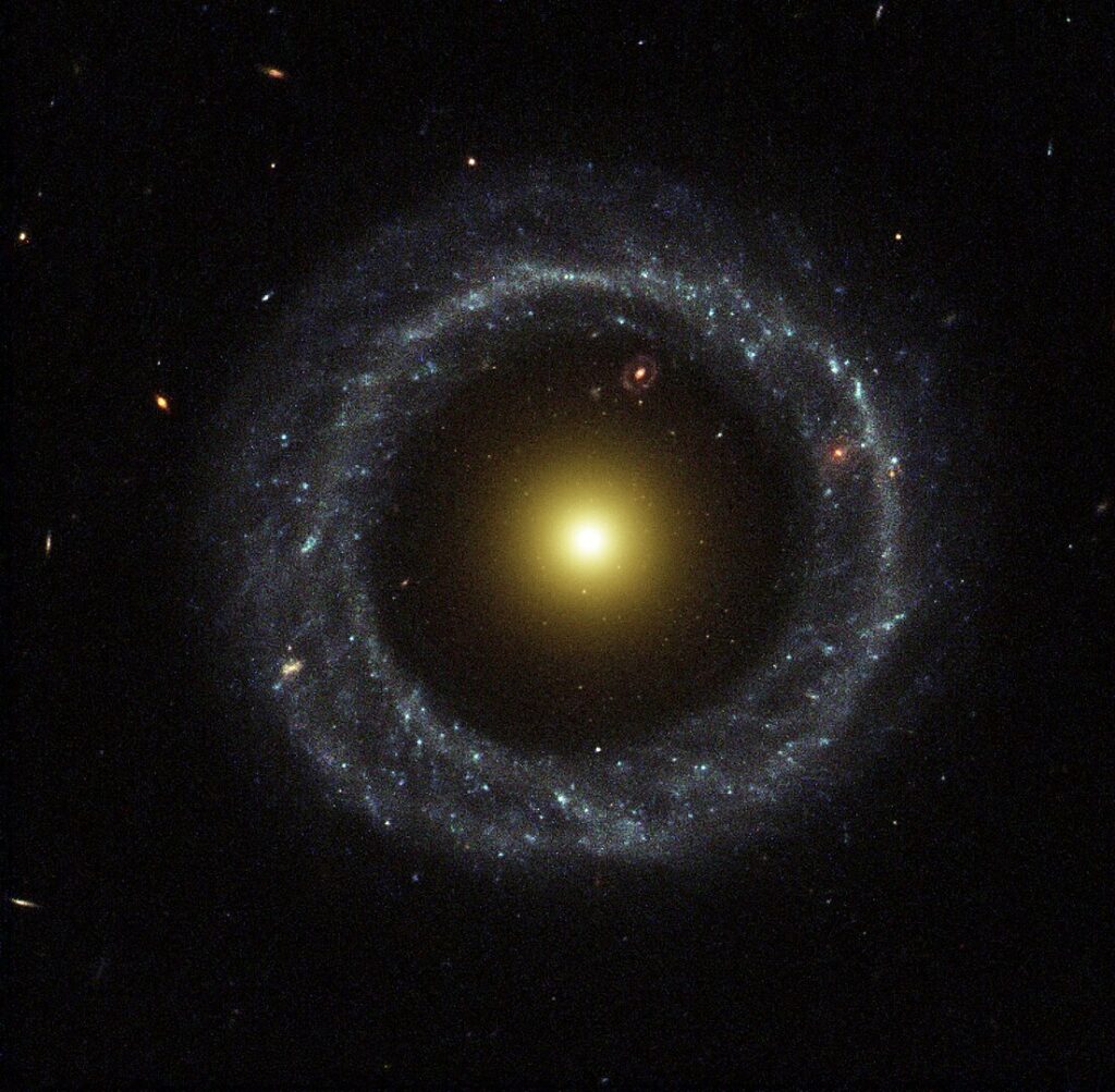 Real photo of Hoag's Object